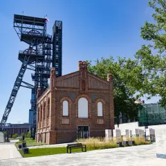 Muzeum Śląskie: wieża wyciągowa i ceglany budynek to główne atrakcje. Warto zobaczyć to miejsce!