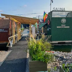 Idealne miejsce na oslo na weekend: pływające sauny i kąpieliska nad wodą.