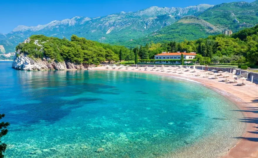 Plaże Czarnogóry - Jak wybrać najlepszą i uniknąć tłumów?