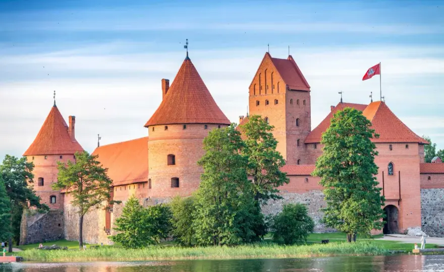 Zamek w Trokach – jak zaplanować spokojną wizytę?