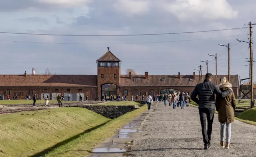 Ile trwa zwiedzanie Auschwitz? Plan bez pośpiechu