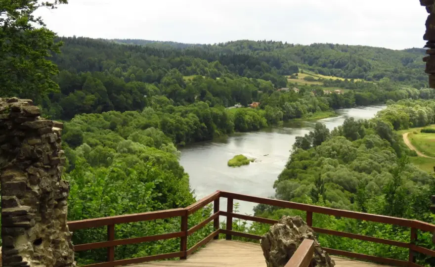 Ruiny zamku Sobień - Historia i widok, dla którego warto tu zajrzeć