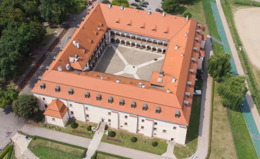 Atrakcje Niepołomic - Zamek, puszcza i gotowy plan na jeden dzień