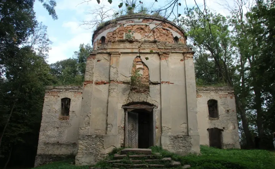 Cerkiew w Kniaziach - Odkryj historię ruin znanych z Zimnej wojny