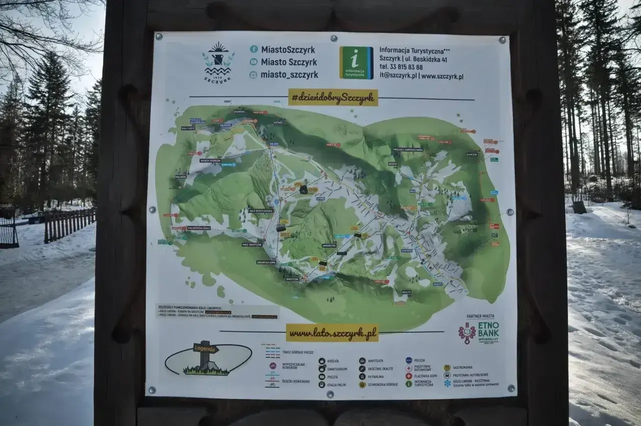 Mapa Szczyrku z zaznaczonymi trasami pieszymi i rowerowymi, w tym najładniejszy szlak na Skrzyczne.