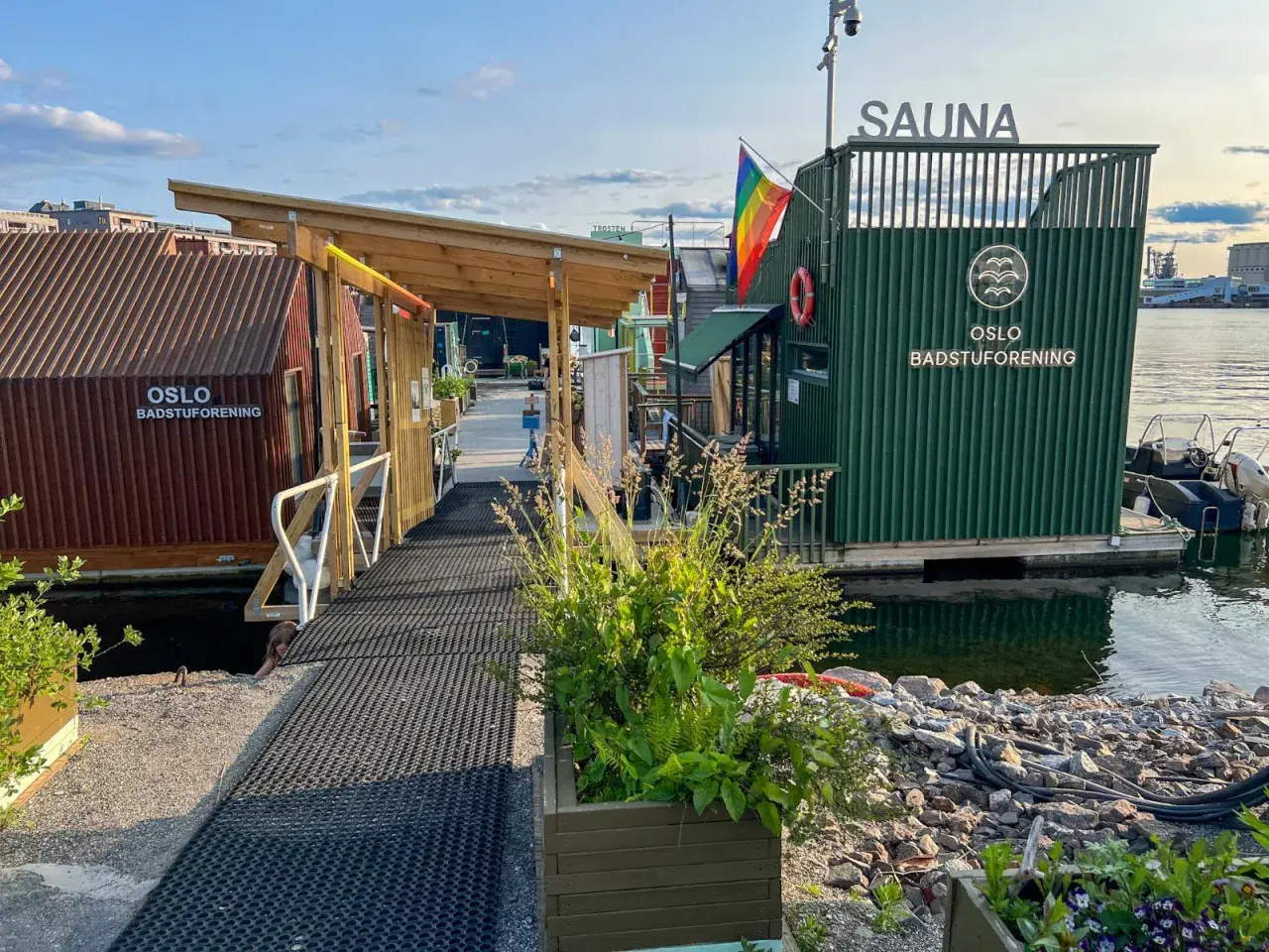 Idealne miejsce na oslo na weekend: pływające sauny i kąpieliska nad wodą.